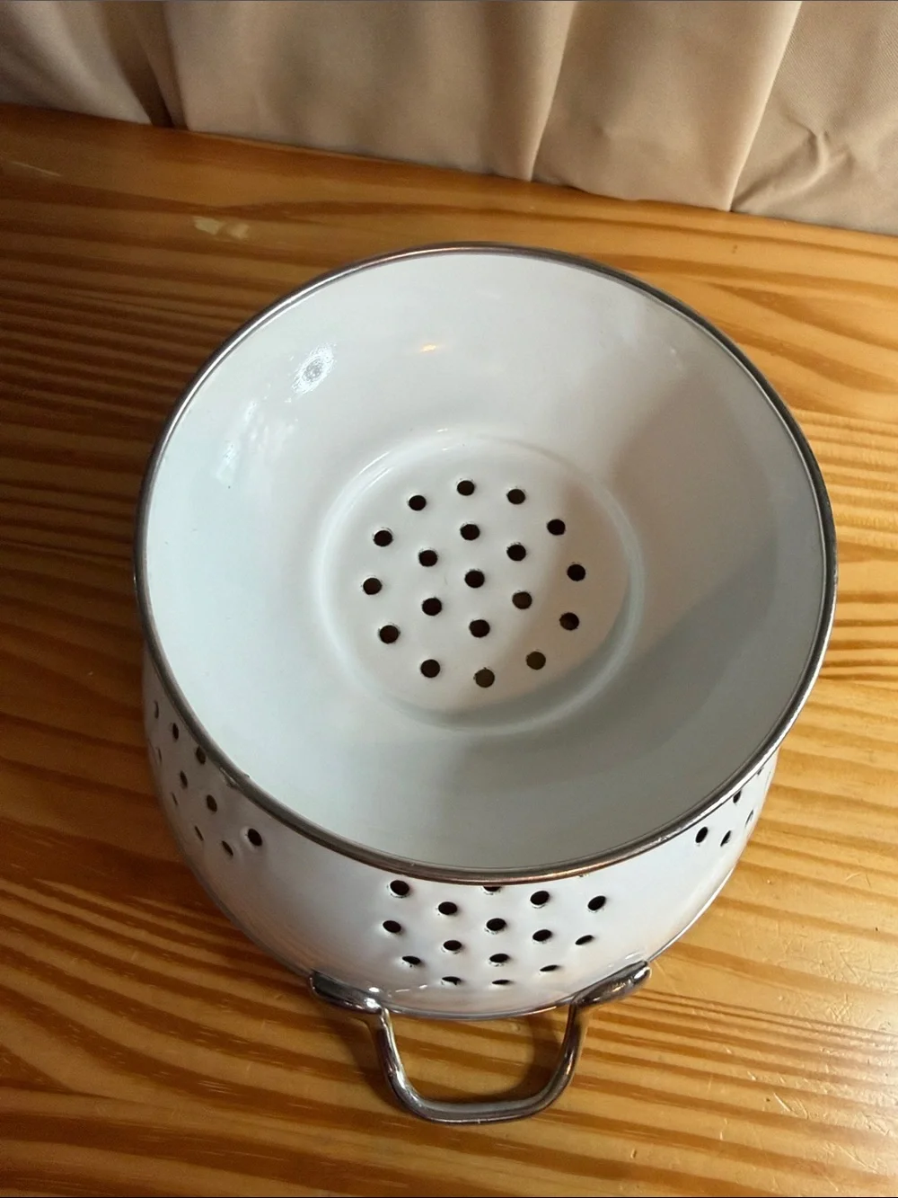 Vintage 1980s White Enamel Pedestal Colander 9” - Floral Rose & Ribbon